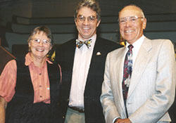 photo of John Santa, M.D., speaker for the inaugural Shiloh Health Lectureship, flanked by Zoe and Robert Hittner, M.D.